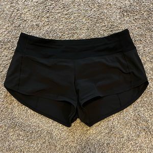 Great Condition black lulu speed up shorts size 6 reg 2.5